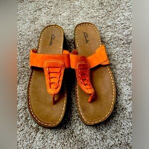 Clarks Solid Sandals Orange Thong Wedges Flip Flops Leather Slip On Shoes 9M